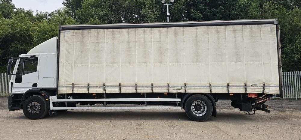 Iveco 18 ton curtain tail lift - Тентована вантажівка: фото 5 Iveco 18 ton curtain tail lift - Тентована вантажівка: фото 5