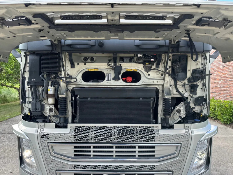 Volvo FH 460 / GLOBETROTTER / EURO 6 / I-Shift / HYDRAULIC / FULL AIR / NEW TACHO - Тягач: фото 3 Volvo FH 460 / GLOBETROTTER / EURO 6 / I-Shift / HYDRAULIC / FULL AIR / NEW TACHO - Тягач: фото 3