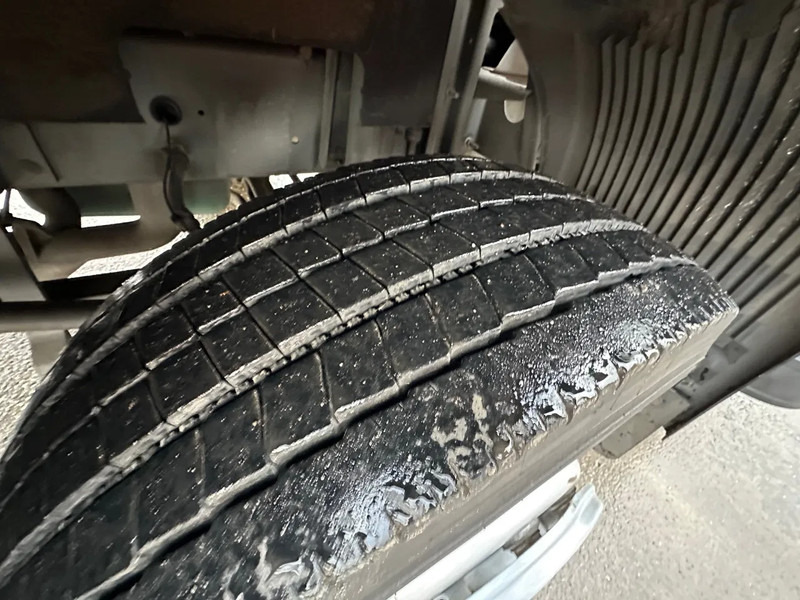 Volvo FL 612 180 / 12T / NL TRUCK / EURO3 / ANALOG / MANUAL / LEAF SPRING / BOX+LIFT / LOW KM - Вантажівка з закритим кузовом: фото 5 Volvo FL 612 180 / 12T / NL TRUCK / EURO3 / ANALOG / MANUAL / LEAF SPRING / BOX+LIFT / LOW KM - Вантажівка з закритим кузовом: фото 5