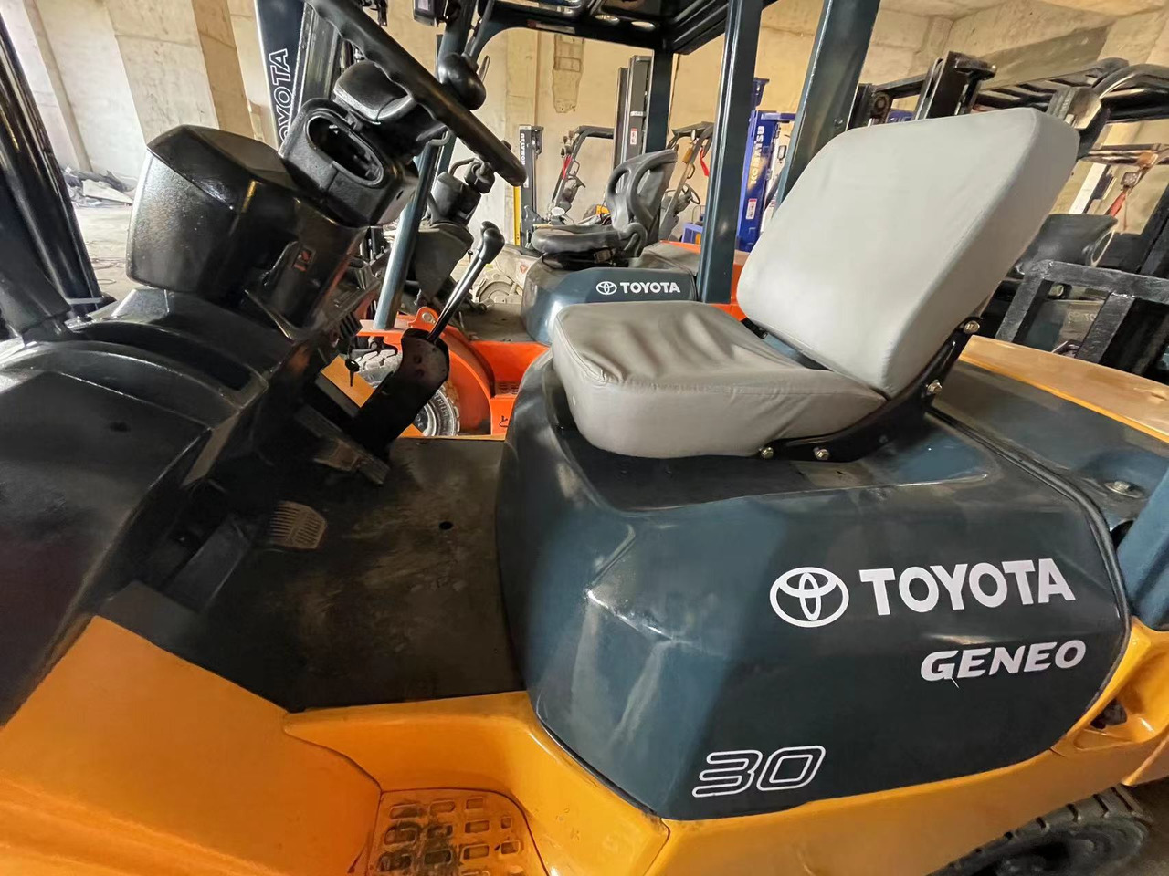 TOYOTA 62-7FD30 - Будівельна техніка: фото 5 TOYOTA 62-7FD30 - Будівельна техніка: фото 5