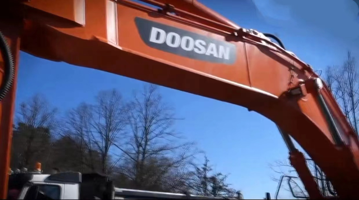 DOOSAN DX420LC - Гусеничний екскаватор: фото 2 DOOSAN DX420LC - Гусеничний екскаватор: фото 2