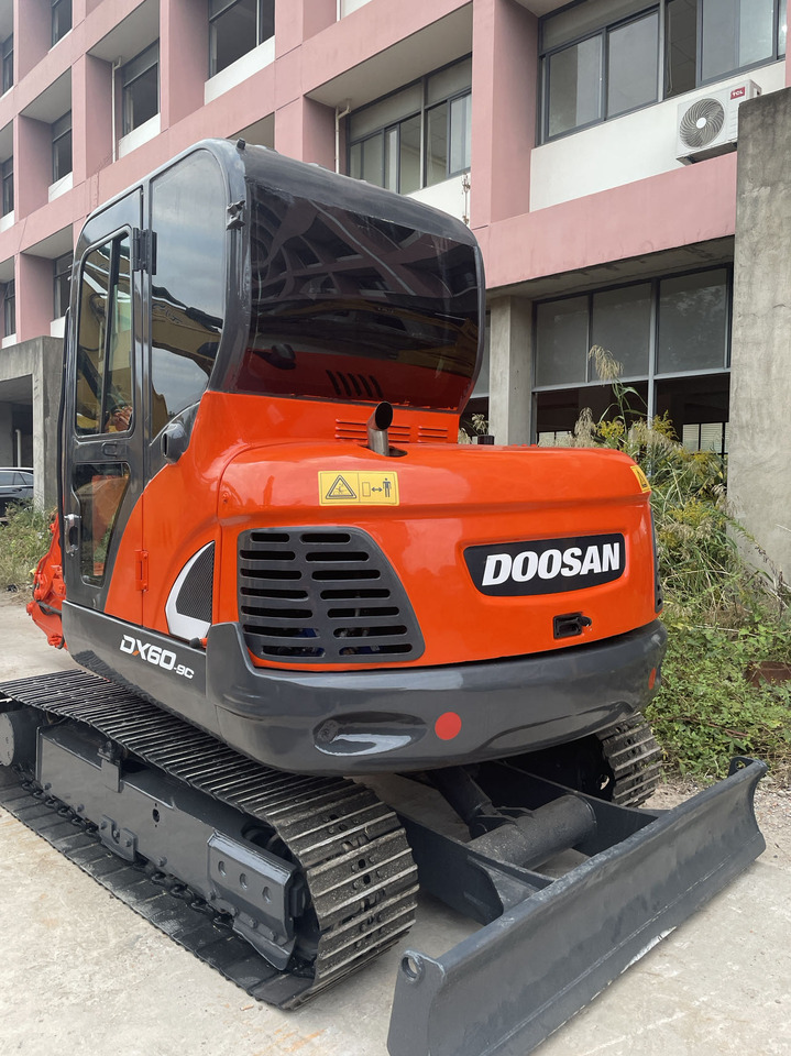 DOOSAN DX60-9C - Гусеничний екскаватор: фото 1 DOOSAN DX60-9C - Гусеничний екскаватор: фото 1