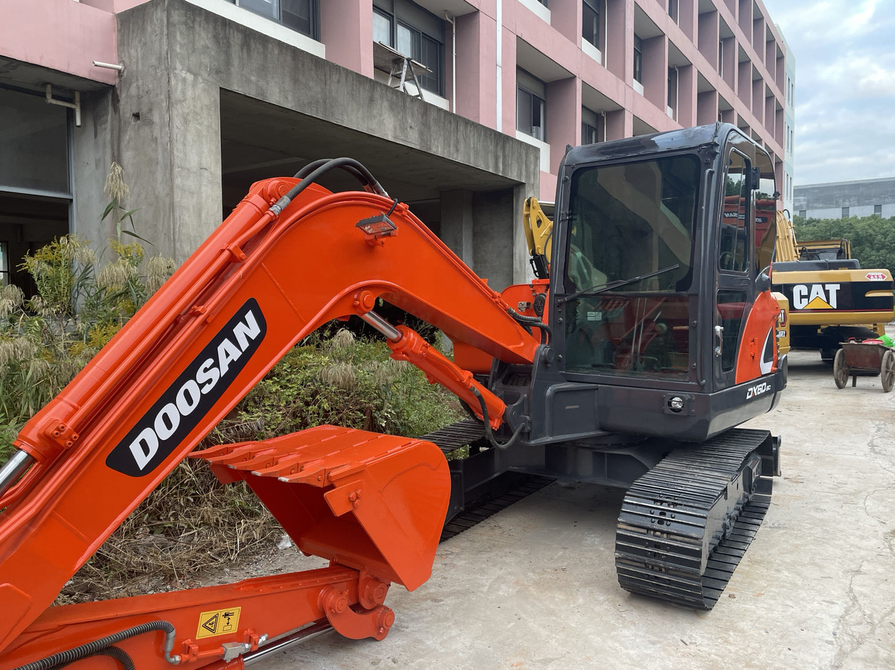 DOOSAN DX60-9C - Гусеничний екскаватор: фото 4 DOOSAN DX60-9C - Гусеничний екскаватор: фото 4