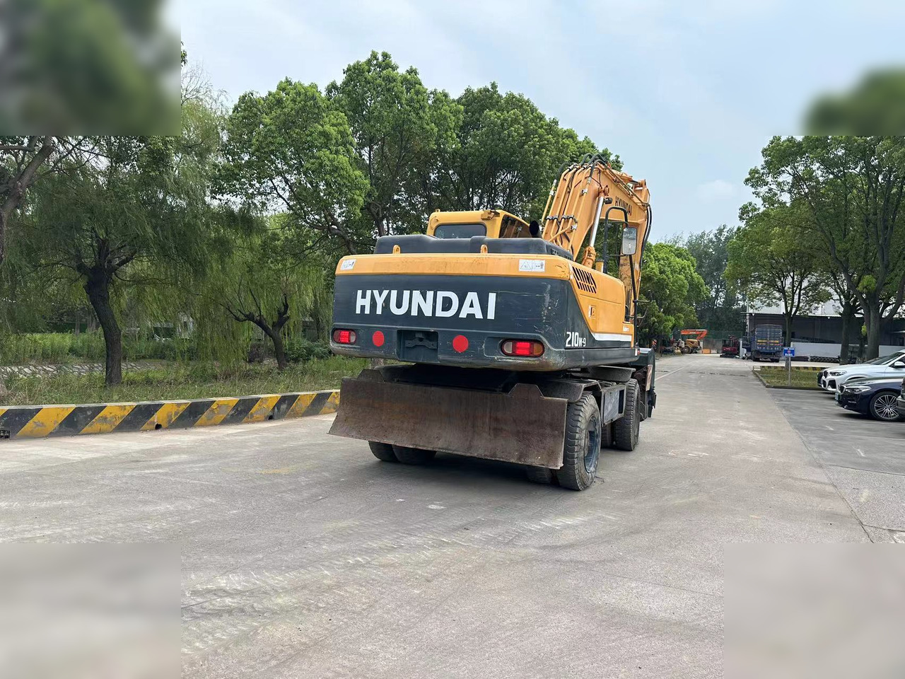 HYUNDAI ROBEX 210W-9 - Колісний екскаватор: фото 3 HYUNDAI ROBEX 210W-9 - Колісний екскаватор: фото 3