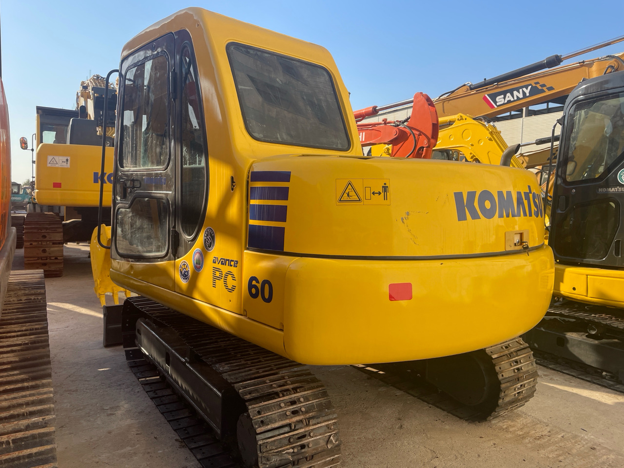 KOMATSU PC 60 - Гусеничний екскаватор: фото 2 KOMATSU PC 60 - Гусеничний екскаватор: фото 2