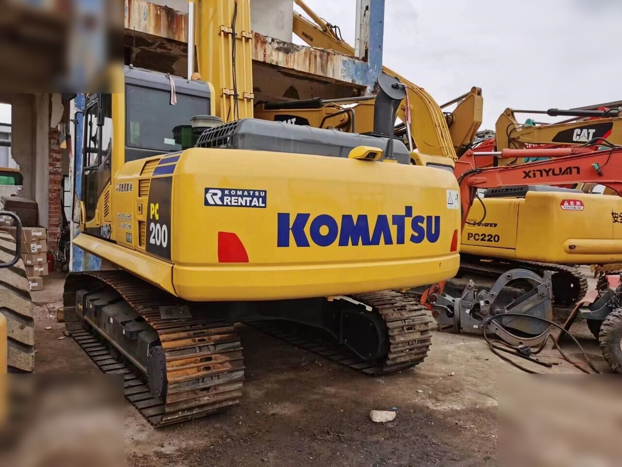 KOMATSU PC200 - Гусеничний екскаватор: фото 1 KOMATSU PC200 - Гусеничний екскаватор: фото 1