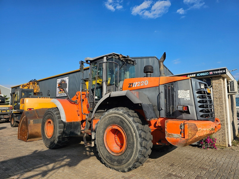 Hitachi ZW220 - Колісний навантажувач: фото 3 Hitachi ZW220 - Колісний навантажувач: фото 3