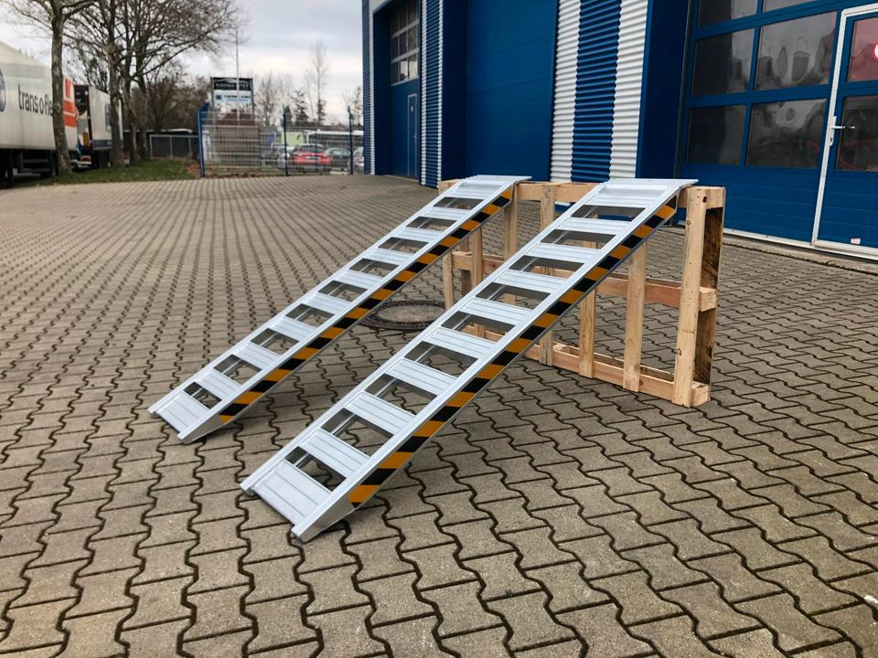 Alurampen Satz 2m 2000KG Minibagger Minilader Quad Auffahrrampe *INKL.19% MWST* - Навантажувальна рампа: фото 1 Alurampen Satz 2m 2000KG Minibagger Minilader Quad Auffahrrampe *INKL.19% MWST* - Навантажувальна рампа: фото 1