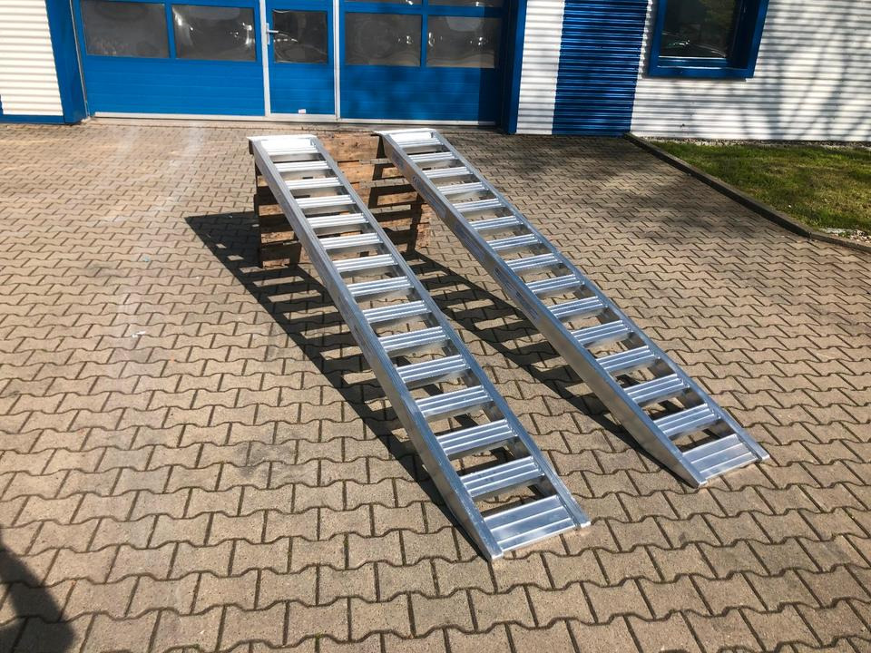 Alurampen Satz 3,50m 4000KG Minibagger Minilader Quad Auffahrrampe *INKL.19% MWST* - Навантажувальна рампа: фото 5 Alurampen Satz 3,50m 4000KG Minibagger Minilader Quad Auffahrrampe *INKL.19% MWST* - Навантажувальна рампа: фото 5