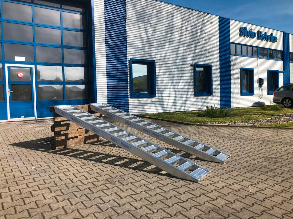 Alurampen Satz 3m 3000KG Minibagger Minilader Quad Auffahrrampe *INKL.19% MWST* - Навантажувальна рампа: фото 4 Alurampen Satz 3m 3000KG Minibagger Minilader Quad Auffahrrampe *INKL.19% MWST* - Навантажувальна рампа: фото 4