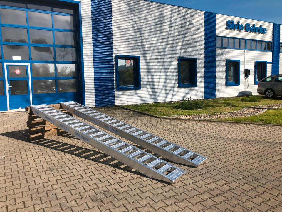 Alurampen Satz 4m 4000KG Minibagger Minilader Quad Auffahrrampe *INKL.19% MWST* - Навантажувальна рампа: фото 5 Alurampen Satz 4m 4000KG Minibagger Minilader Quad Auffahrrampe *INKL.19% MWST* - Навантажувальна рампа: фото 5