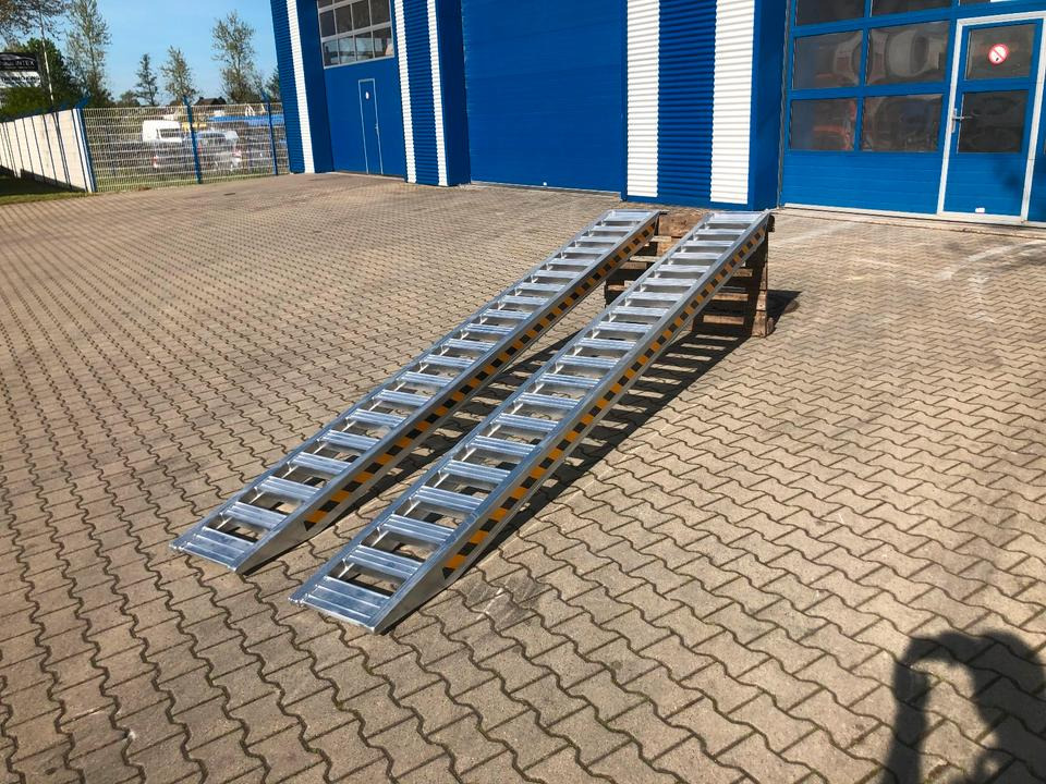 Alurampen Satz 4m 4000KG Minibagger Minilader Quad Auffahrrampe *INKL.19% MWST* - Навантажувальна рампа: фото 2 Alurampen Satz 4m 4000KG Minibagger Minilader Quad Auffahrrampe *INKL.19% MWST* - Навантажувальна рампа: фото 2