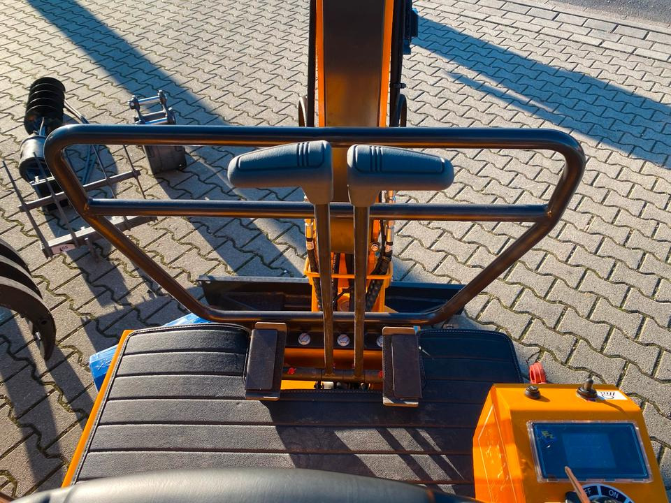 Minibagger BK1500JS + Zubehör *INKL.19% MWST*BERGER KRAUS*KUBOTA*JOYSTICK*ZUBEHÖRPAKET GROß*SOFORT!* - Міні-екскаватор: фото 5 Minibagger BK1500JS + Zubehör *INKL.19% MWST*BERGER KRAUS*KUBOTA*JOYSTICK*ZUBEHÖRPAKET GROß*SOFORT!* - Міні-екскаватор: фото 5