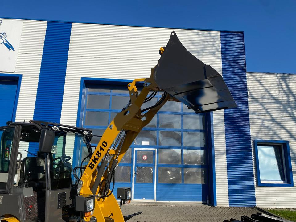 Radlader/Hoflader BK810 inkl. Gabel/Schaufelpaket *INKL.19% MWST*BERGER KRAUS* KUBOTA*EURO*CE* - Компактний фронтальний навантажувач: фото 3 Radlader/Hoflader BK810 inkl. Gabel/Schaufelpaket *INKL.19% MWST*BERGER KRAUS* KUBOTA*EURO*CE* - Компактний фронтальний навантажувач: фото 3