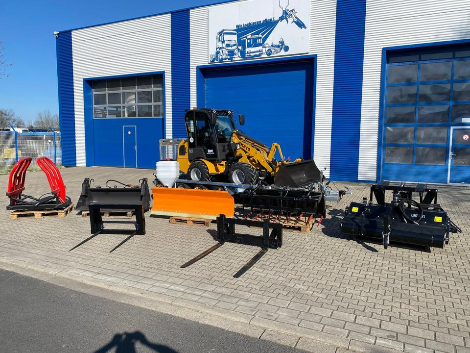 Radlader/Hoflader BK810 inkl. Tieflader und großem Zubehörpaket *INKL.19% MWST*BERGER KRAUS* KUBOTA*EURO*CE* - Компактний фронтальний навантажувач: фото 1 Radlader/Hoflader BK810 inkl. Tieflader und großem Zubehörpaket *INKL.19% MWST*BERGER KRAUS* KUBOTA*EURO*CE* - Компактний фронтальний навантажувач: фото 1