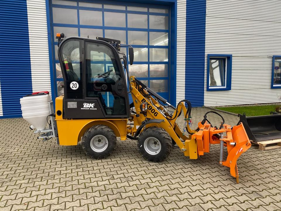 Radlader/Hoflader BK906 mit Kabine inkl. Winter-Komplettpaket *INKL.19% MWST.*BERGER KRAUS*PERKINS*EURO*SOFORT!* - Компактний фронтальний навантажувач: фото 4 Radlader/Hoflader BK906 mit Kabine inkl. Winter-Komplettpaket *INKL.19% MWST.*BERGER KRAUS*PERKINS*EURO*SOFORT!* - Компактний фронтальний навантажувач: фото 4