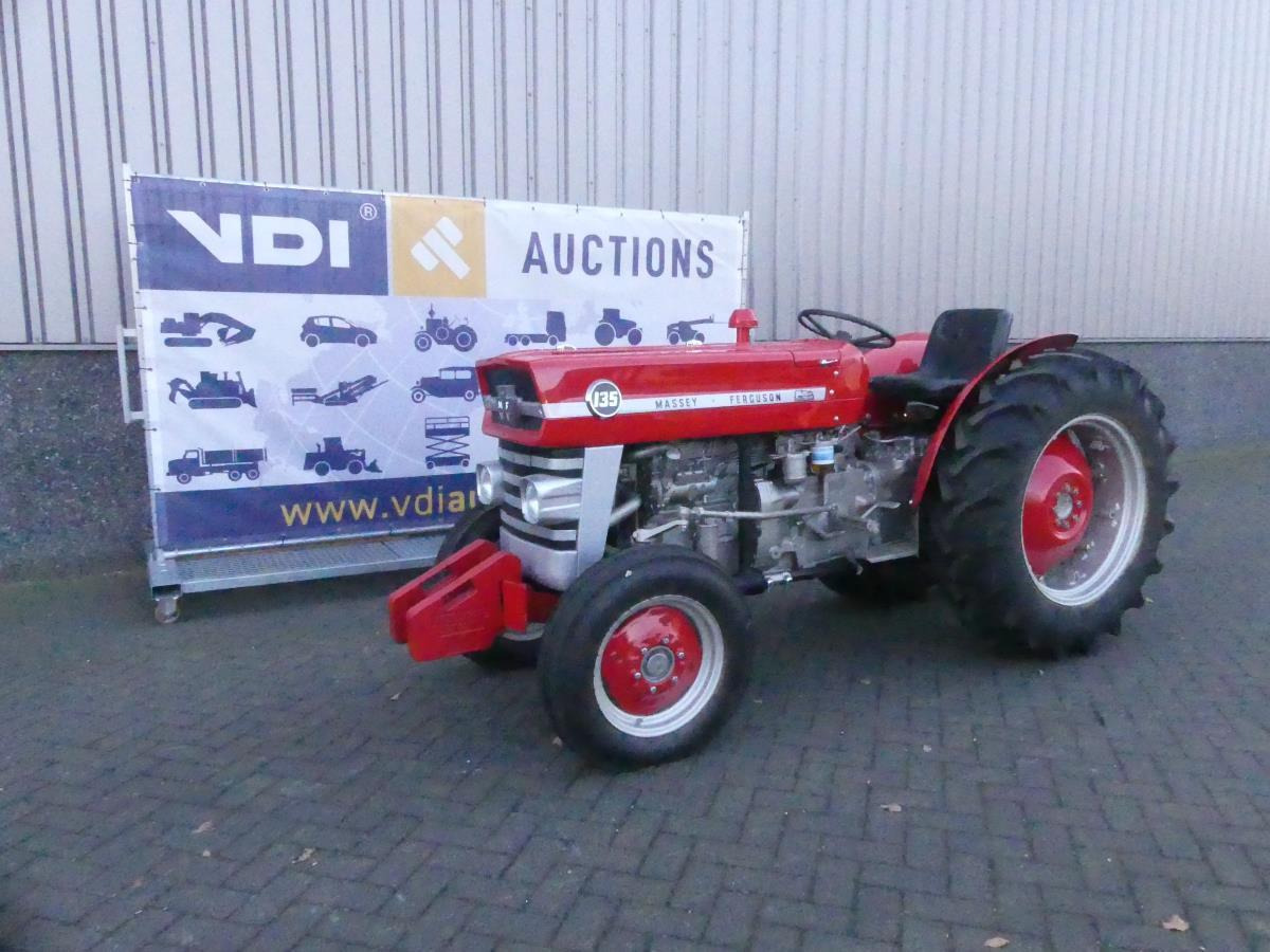 Massey-Ferguson 135 - Трактор: фото 1 Massey-Ferguson 135 - Трактор: фото 1
