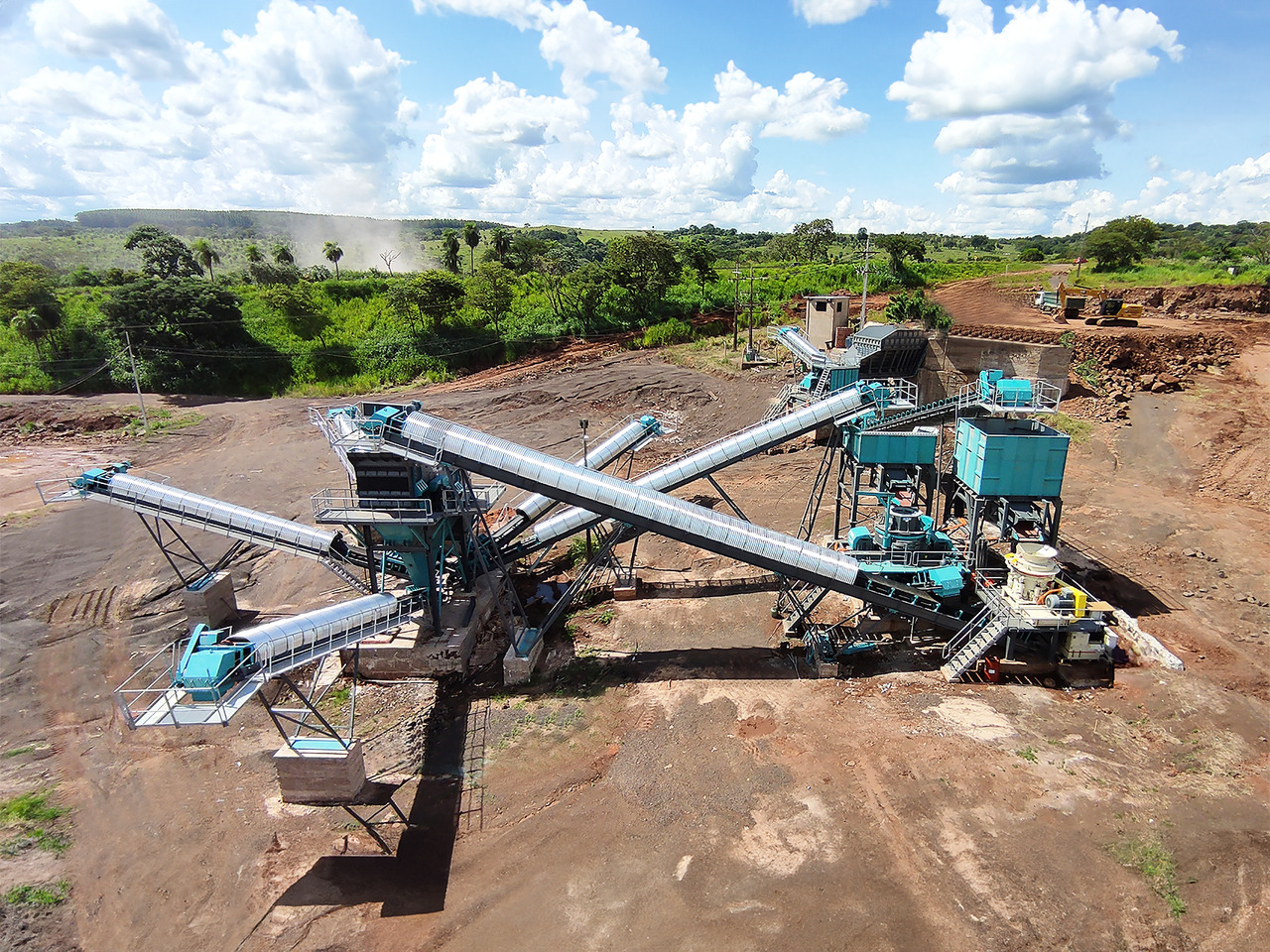 Constmach Stationary Basalt Stone Crushing Plant 250-300 Tph - Дробарка: фото 1 Constmach Stationary Basalt Stone Crushing Plant 250-300 Tph - Дробарка: фото 1