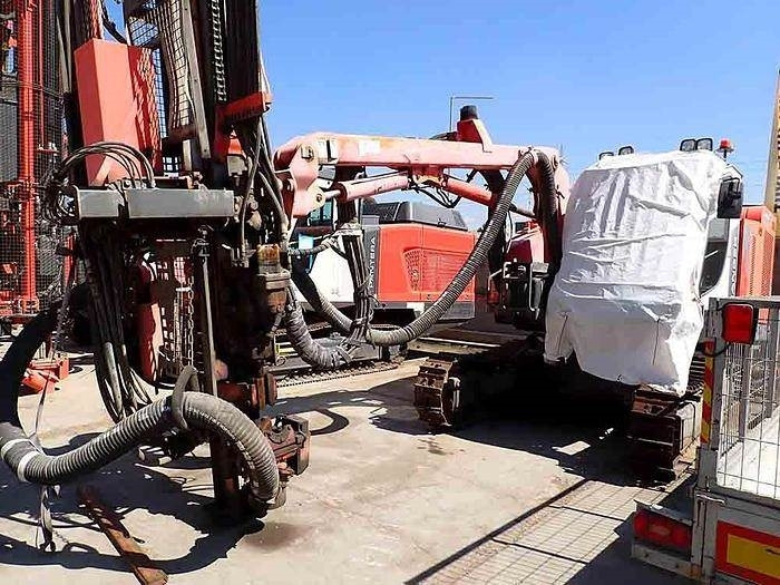 Sandvik DX800 - Бурова установка: фото 1 Sandvik DX800 - Бурова установка: фото 1