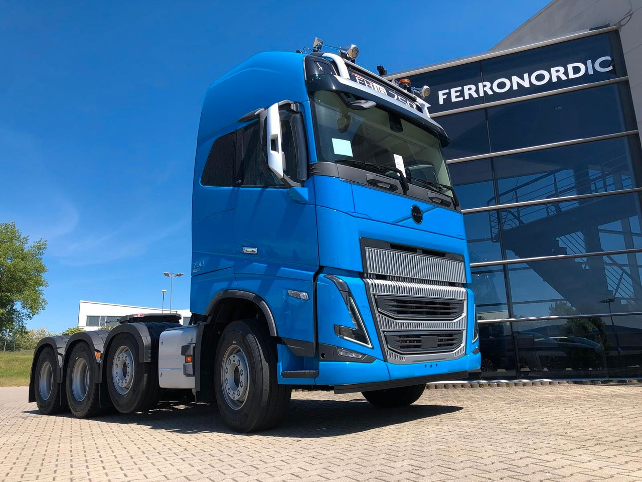 Volvo FH16 750 XL 8x4 Tridem*100T*Kriechgänge*Retarder Volvo FH16 750 XL 8x4 Tridem*100T*Kriechgänge*Retarder - Тягач: фото 1 Volvo FH16 750 XL 8x4 Tridem*100T*Kriechgänge*Retarder Volvo FH16 750 XL 8x4 Tridem*100T*Kriechgänge*Retarder - Тягач: фото 1