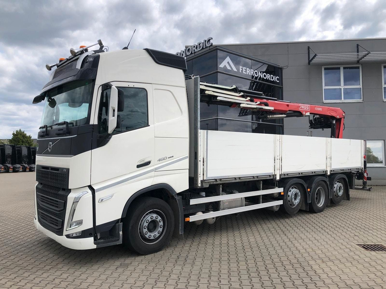 Volvo FH460 8x2 TRIDEM VLA&NLA gelenkt*FASSI F215AS.24 - Вантажівка з маніпулятором: фото 4 Volvo FH460 8x2 TRIDEM VLA&NLA gelenkt*FASSI F215AS.24 - Вантажівка з маніпулятором: фото 4
