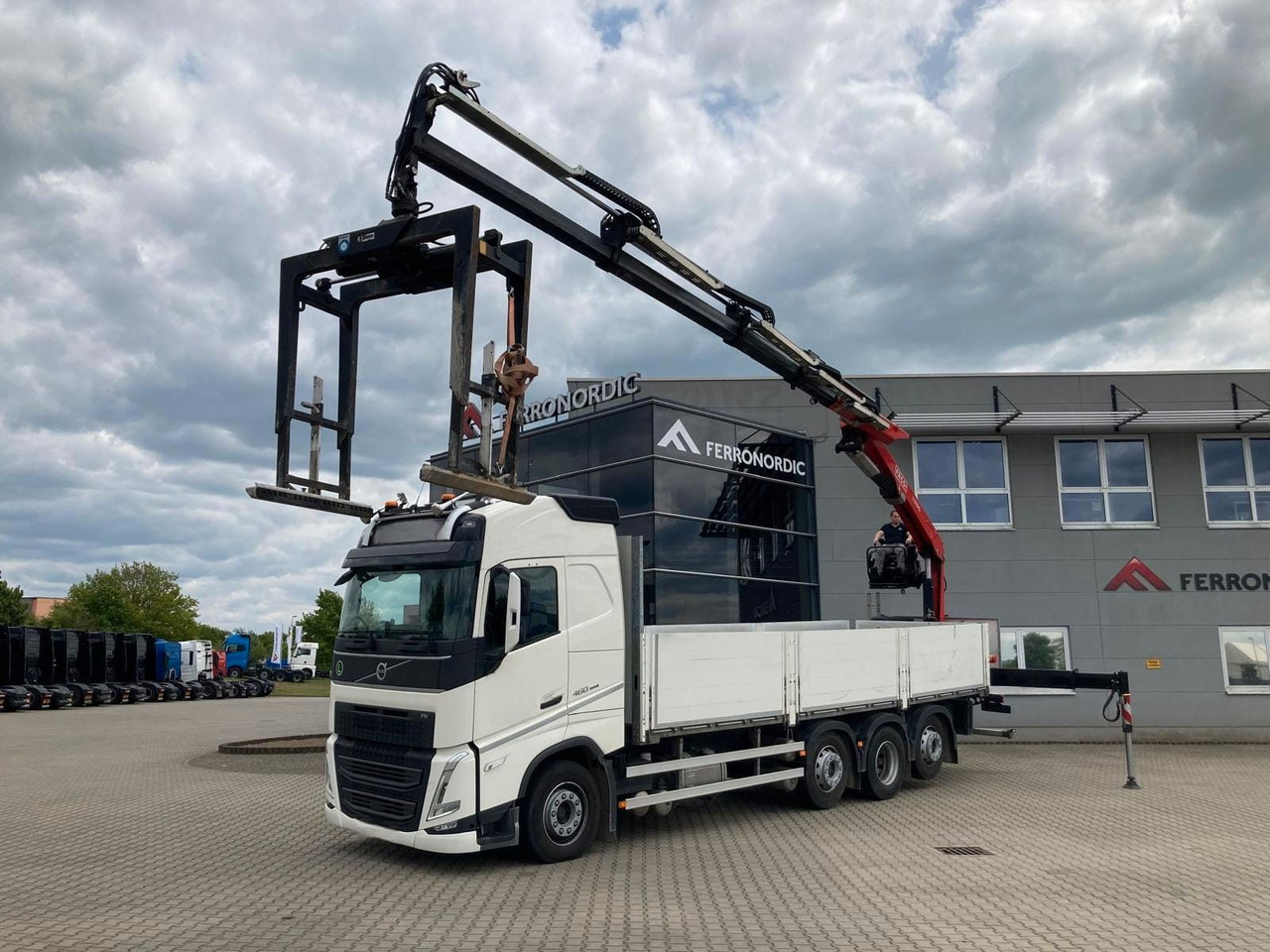 Volvo FH460 8x2 TRIDEM VLA&NLA gelenkt*FASSI F215AS.24 - Вантажівка з маніпулятором: фото 1 Volvo FH460 8x2 TRIDEM VLA&NLA gelenkt*FASSI F215AS.24 - Вантажівка з маніпулятором: фото 1