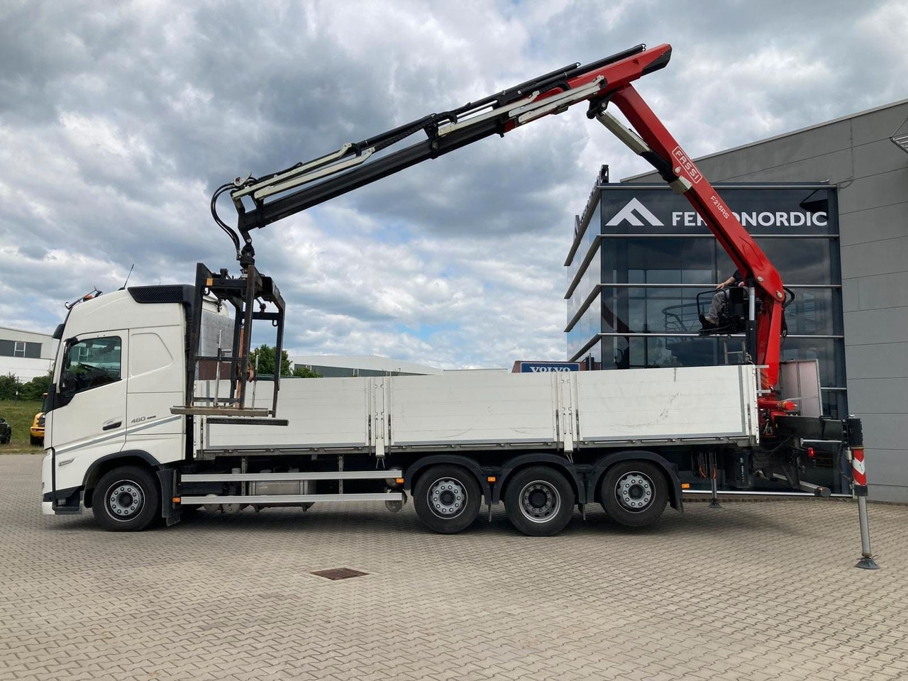 Volvo FH460 8x2 TRIDEM VLA&NLA gelenkt*FASSI F215AS.24 - Вантажівка з маніпулятором: фото 4 Volvo FH460 8x2 TRIDEM VLA&NLA gelenkt*FASSI F215AS.24 - Вантажівка з маніпулятором: фото 4