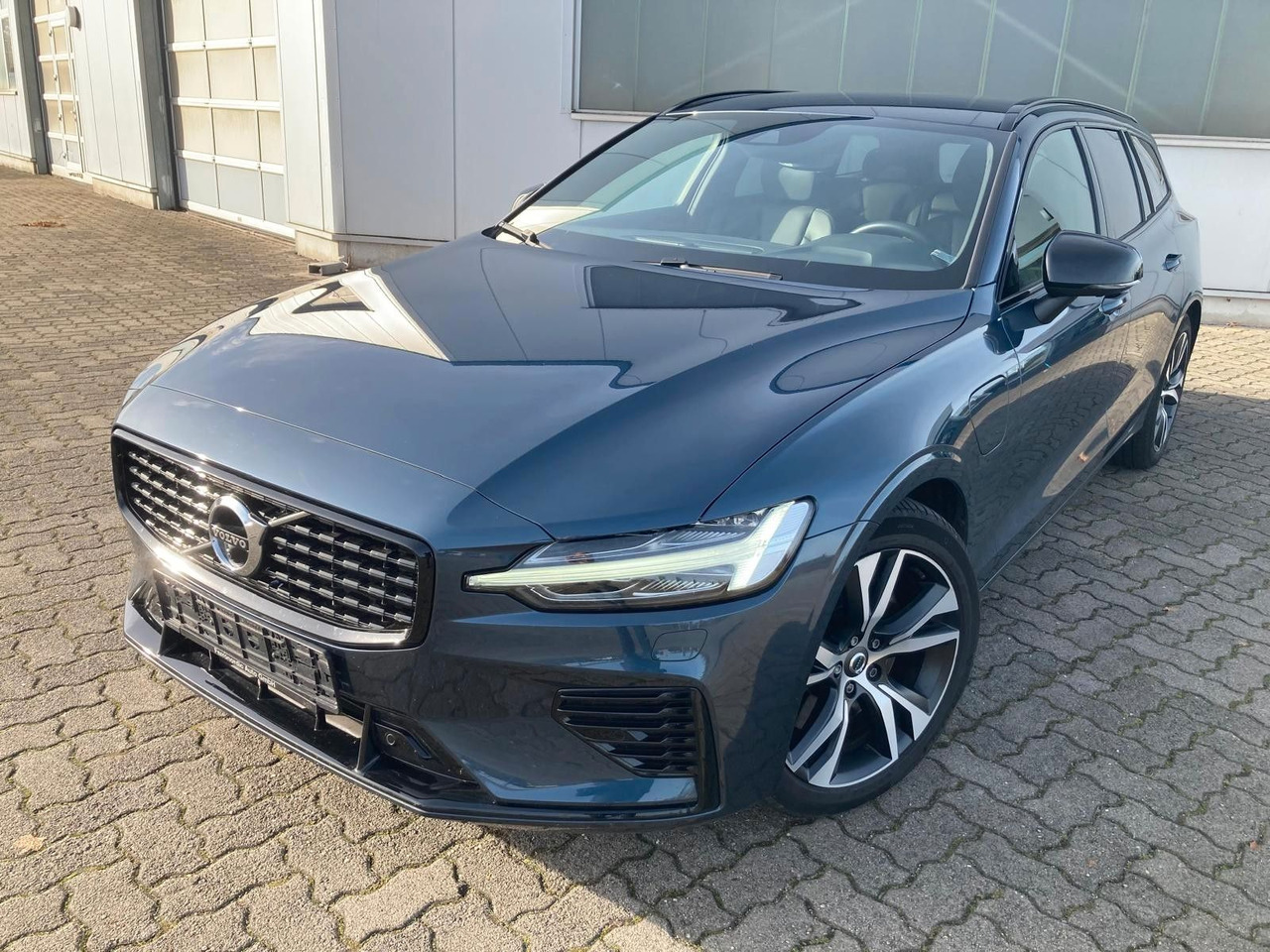 Volvo V60 T8 R Design Recharge Plug-In Hybrid AWD - Універсал: фото 1 Volvo V60 T8 R Design Recharge Plug-In Hybrid AWD - Універсал: фото 1