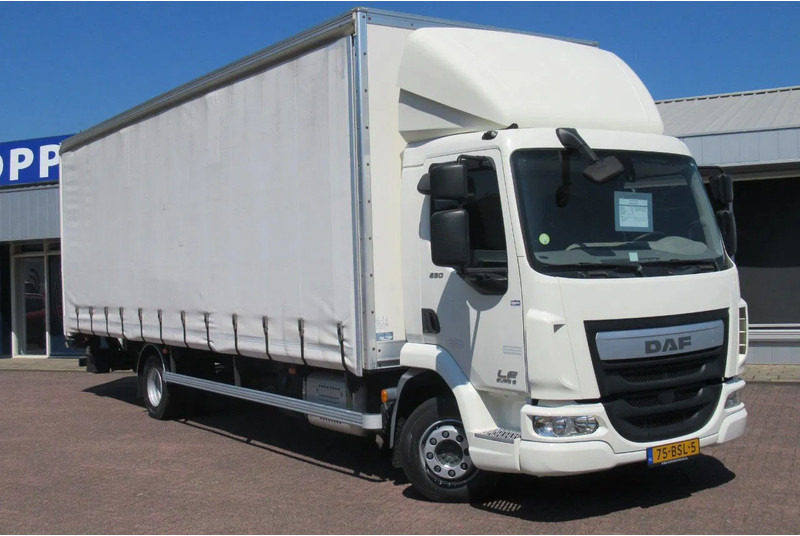 DAF LF 250 250 bak + klep + schuifzeil E6 - Тентована вантажівка: фото 2 DAF LF 250 250 bak + klep + schuifzeil E6 - Тентована вантажівка: фото 2