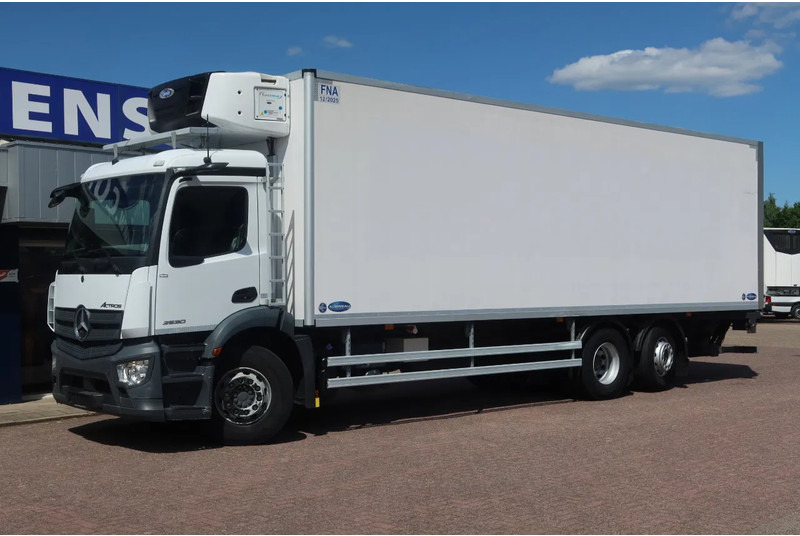 Mercedes-Benz 2530 L 6X2 Koel/Vries Carrier Supra 1050 - Рефрижератор вантажівка: фото 2 Mercedes-Benz 2530 L 6X2 Koel/Vries Carrier Supra 1050 - Рефрижератор вантажівка: фото 2