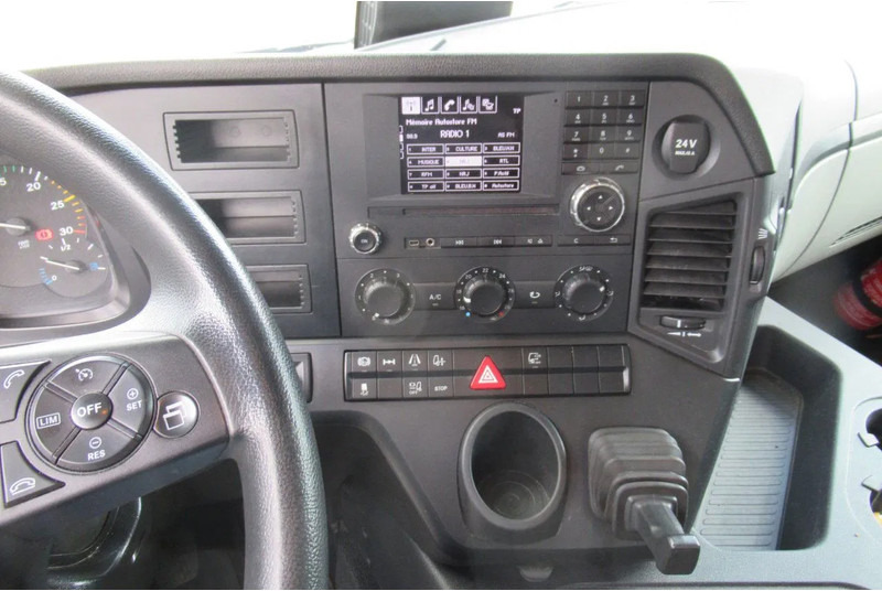 Вантажівка з закритим кузовом Mercedes-Benz Actros 1832 1832 LL 4x2: фото 9