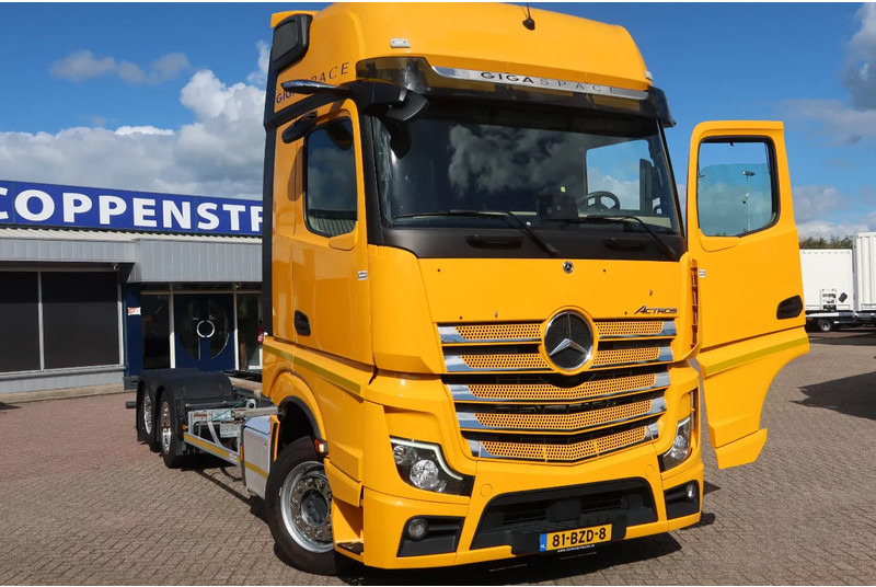 Mercedes-Benz Actros 2642 LL Giga Space Wisselbare opbouw/chassis cabine + lift as - Контейнеровоз/ Змінний кузов вантажівка: фото 2 Mercedes-Benz Actros 2642 LL Giga Space Wisselbare opbouw/chassis cabine + lift as - Контейнеровоз/ Змінний кузов вантажівка: фото 2