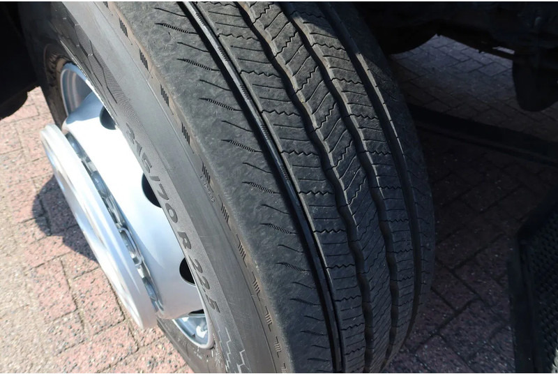 Mercedes-Benz Antos 2127 L Bak + klep 2000 kg Euro 6 - Вантажівка з закритим кузовом: фото 5 Mercedes-Benz Antos 2127 L Bak + klep 2000 kg Euro 6 - Вантажівка з закритим кузовом: фото 5