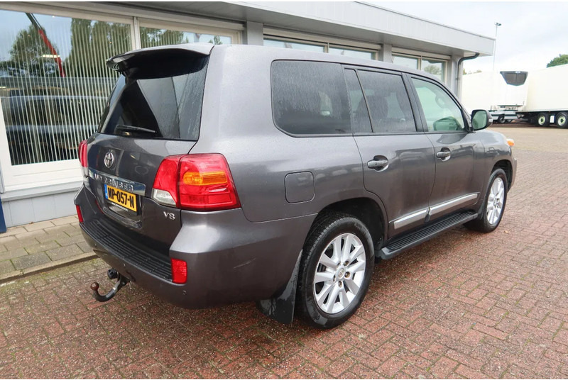 Легковий автомобіль Toyota Land Cruiser V8 200 V8. 4.5D Executive. 7 Persoons. Luchtvering. Marge voertuig: фото 17