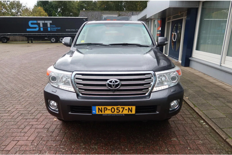 Легковий автомобіль Toyota Land Cruiser V8 200 V8. 4.5D Executive. 7 Persoons. Luchtvering. Marge voertuig: фото 15
