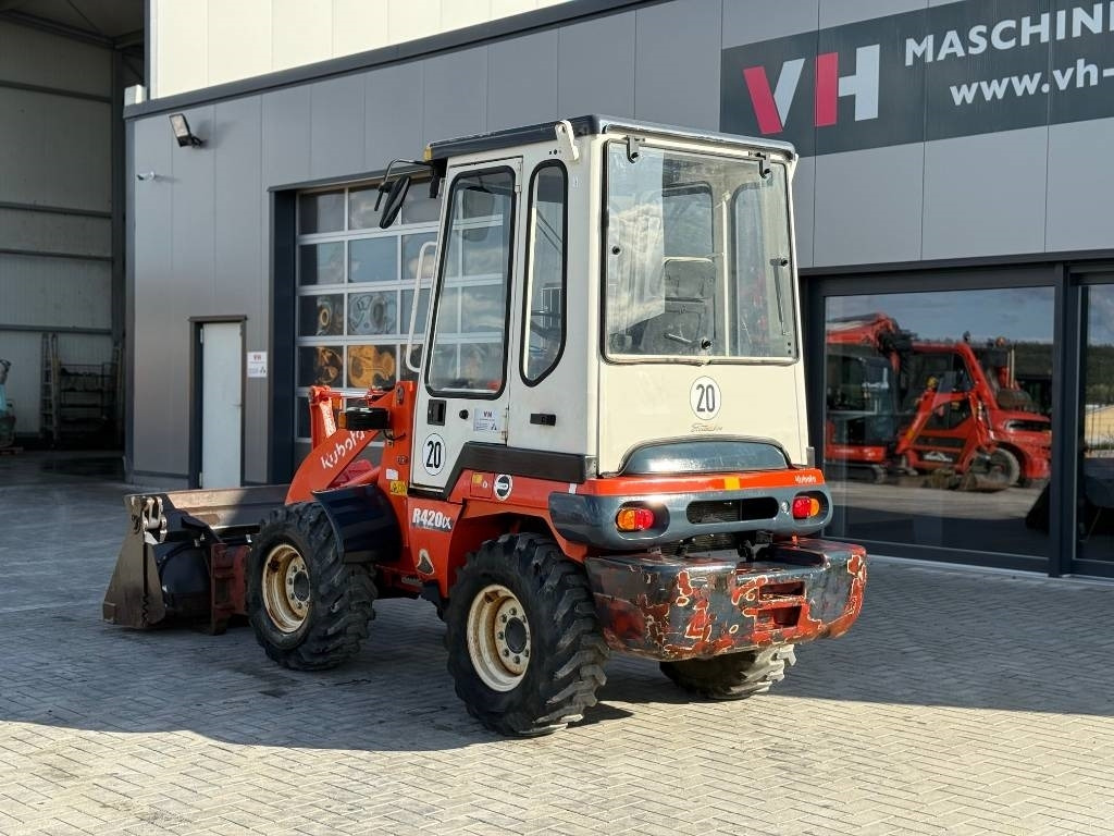 Kubota R 420 - Колісний навантажувач: фото 3 Kubota R 420 - Колісний навантажувач: фото 3