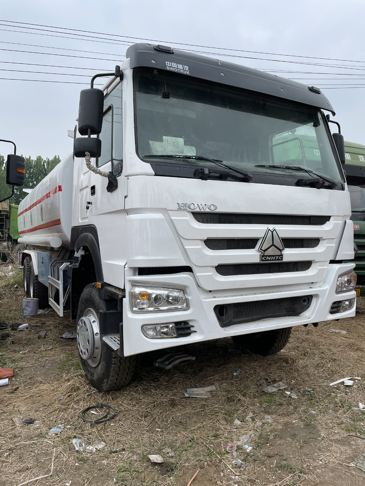 HOWO 6X4 WATER TANK TRUCK HIGH QUALITY 290HP/336HP / 371HP Tipper - Вантажівка цистерна: фото 1 HOWO 6X4 WATER TANK TRUCK HIGH QUALITY 290HP/336HP / 371HP Tipper - Вантажівка цистерна: фото 1