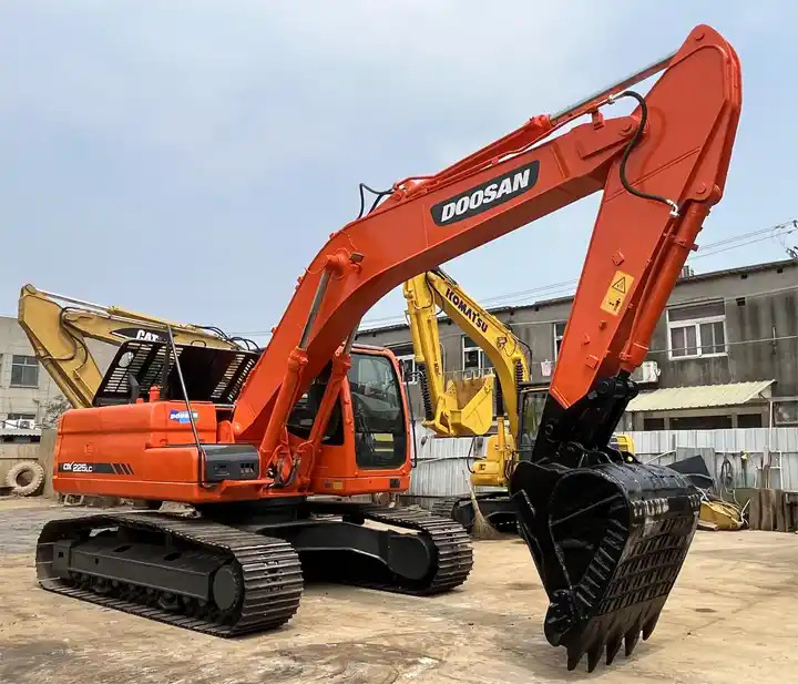 20 ton heavy machine used excavator digger doosan dx225lc with good performance - Гусеничний екскаватор: фото 2 20 ton heavy machine used excavator digger doosan dx225lc with good performance - Гусеничний екскаватор: фото 2
