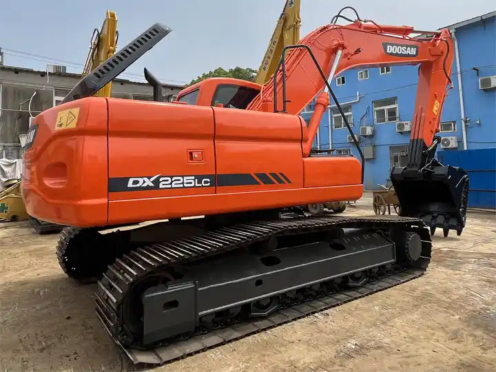 20 ton heavy machine used excavator digger doosan dx225lc with good performance - Гусеничний екскаватор: фото 4 20 ton heavy machine used excavator digger doosan dx225lc with good performance - Гусеничний екскаватор: фото 4