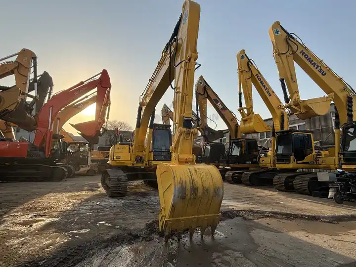 90% New Used Komatus excavator Pc220-8mo PC200-8 in good condition for sale - Гусеничний екскаватор: фото 3 90% New Used Komatus excavator Pc220-8mo PC200-8 in good condition for sale - Гусеничний екскаватор: фото 3