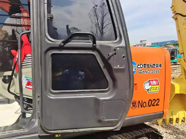 Cheap Small Tracked Excavator Hitachi Zaxis 70 Secondhand Mini Excavator In Shanghai - Гусеничний екскаватор: фото 4 Cheap Small Tracked Excavator Hitachi Zaxis 70 Secondhand Mini Excavator In Shanghai - Гусеничний екскаватор: фото 4