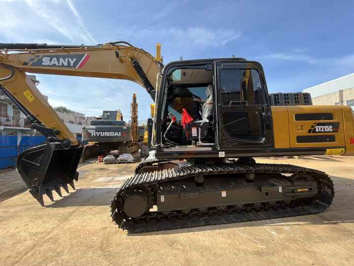 China brands good quality second-hand Sany SY215C excavator hydraulic crawler 21ton used sany 215 excavator - Гусеничний екскаватор: фото 3 China brands good quality second-hand Sany SY215C excavator hydraulic crawler 21ton used sany 215 excavator - Гусеничний екскаватор: фото 3