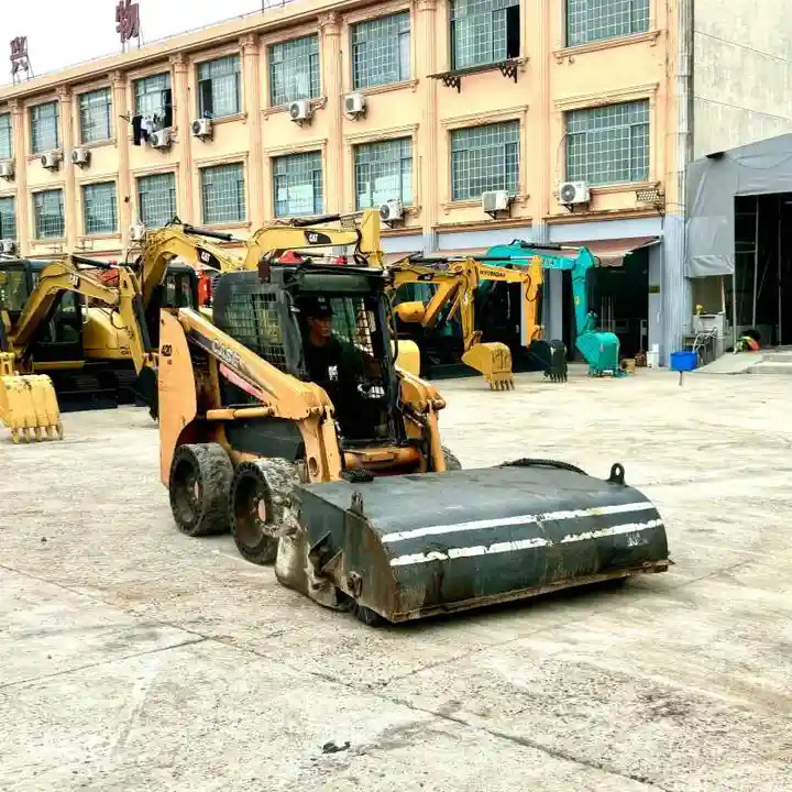 Factory Price case 420 Mini Skid Steer Loader Free After Sale 420 430 440 Mini Skid Steer Loader with Brand Engine - Міні-навантажувач: фото 4 Factory Price case 420 Mini Skid Steer Loader Free After Sale 420 430 440 Mini Skid Steer Loader with Brand Engine - Міні-навантажувач: фото 4