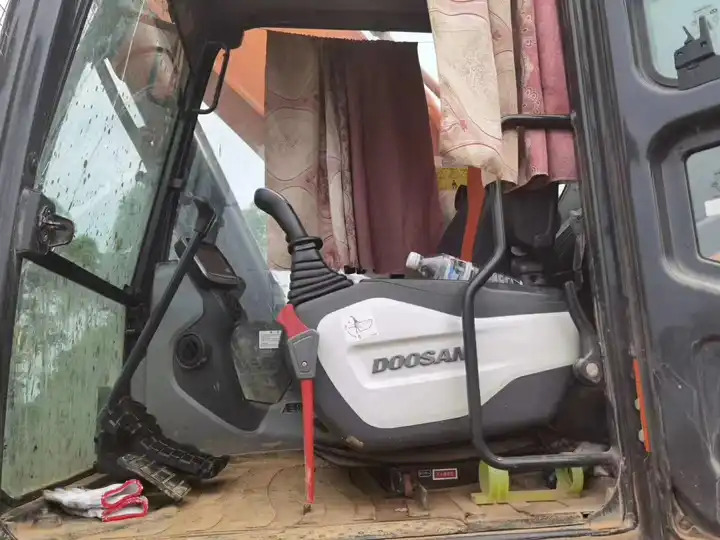 High Quality Second Hand Doosan Dx420 Excavator,Efficient,Energy-saving,And Suitable For Crushing Used Hand Excavators - Гусеничний екскаватор: фото 4 High Quality Second Hand Doosan Dx420 Excavator,Efficient,Energy-saving,And Suitable For Crushing Used Hand Excavators - Гусеничний екскаватор: фото 4