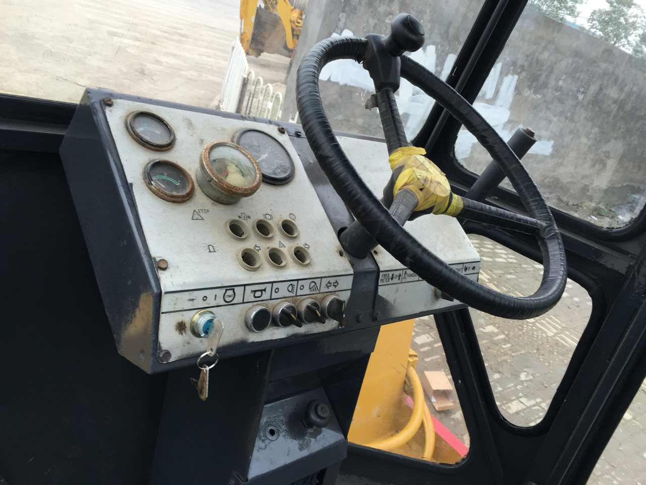 High Quality Used 15 Ton Vibratory Road Roller Dynapac Ca30d Single-drum Soil Compactor Cummins Engine In Shanghai - Дорожній каток: фото 3 High Quality Used 15 Ton Vibratory Road Roller Dynapac Ca30d Single-drum Soil Compactor Cummins Engine In Shanghai - Дорожній каток: фото 3