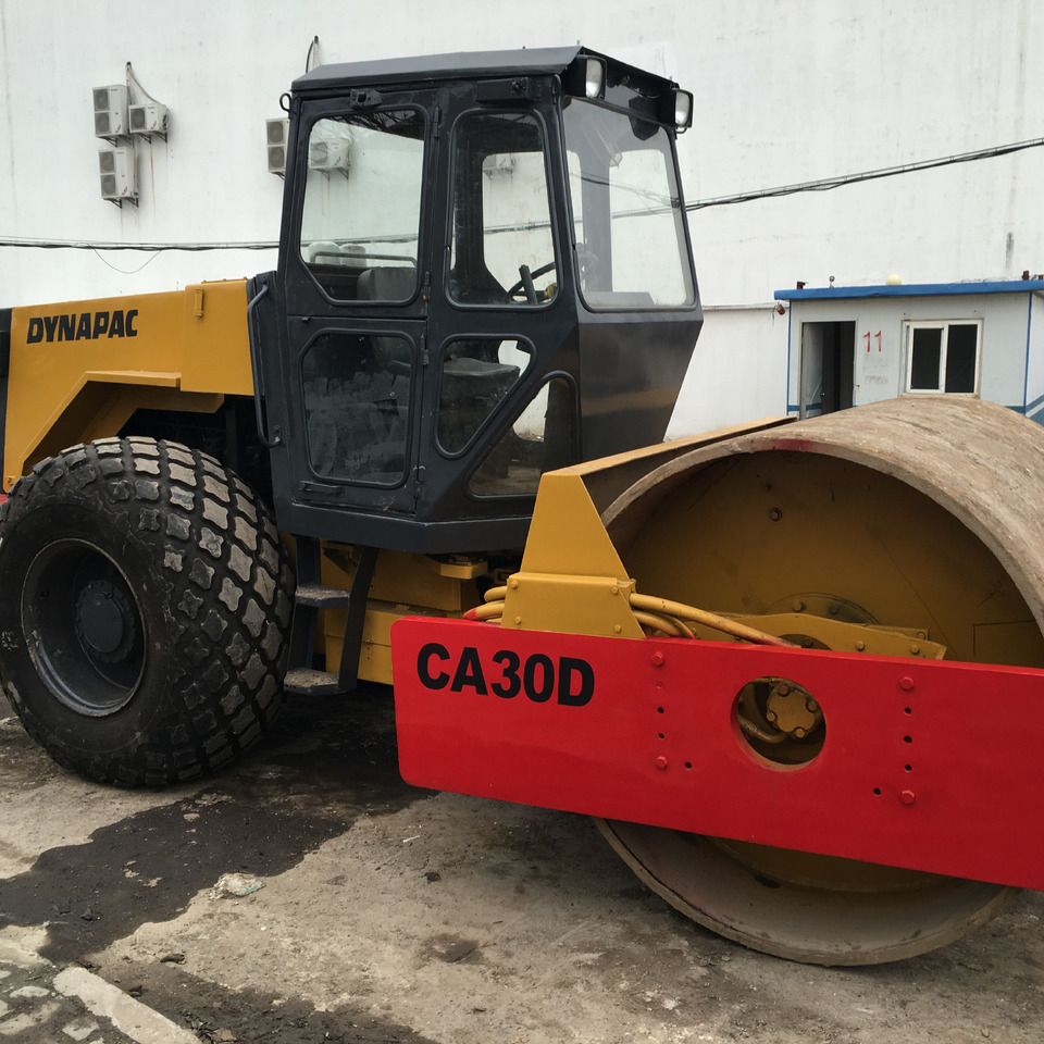 High Quality Used 15 Ton Vibratory Road Roller Dynapac Ca30d Single-drum Soil Compactor Cummins Engine In Shanghai - Дорожній каток: фото 1 High Quality Used 15 Ton Vibratory Road Roller Dynapac Ca30d Single-drum Soil Compactor Cummins Engine In Shanghai - Дорожній каток: фото 1