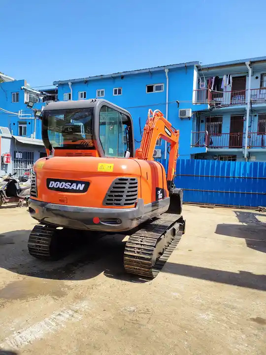 High Quality and Low price Used Doosan Dx60 Wheeled Excavator In Good Condition 6-ton Mini 6t Excavator for sale - Гусеничний екскаватор: фото 3 High Quality and Low price Used Doosan Dx60 Wheeled Excavator In Good Condition 6-ton Mini 6t Excavator for sale - Гусеничний екскаватор: фото 3
