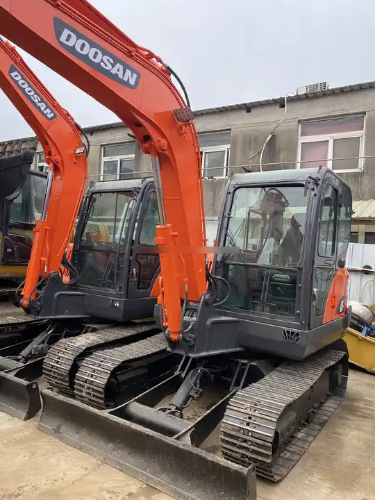 High Quality and Low price Used Doosan Dx60 Wheeled Excavator In Good Condition 6-ton Mini 6t Excavator for sale - Гусеничний екскаватор: фото 5 High Quality and Low price Used Doosan Dx60 Wheeled Excavator In Good Condition 6-ton Mini 6t Excavator for sale - Гусеничний екскаватор: фото 5