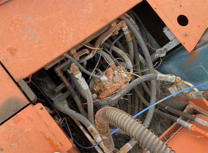 Hot sale Used Hitachi EX200-3 digger 20ton Excavator second hand excavator - Гусеничний екскаватор: фото 3 Hot sale Used Hitachi EX200-3 digger 20ton Excavator second hand excavator - Гусеничний екскаватор: фото 3