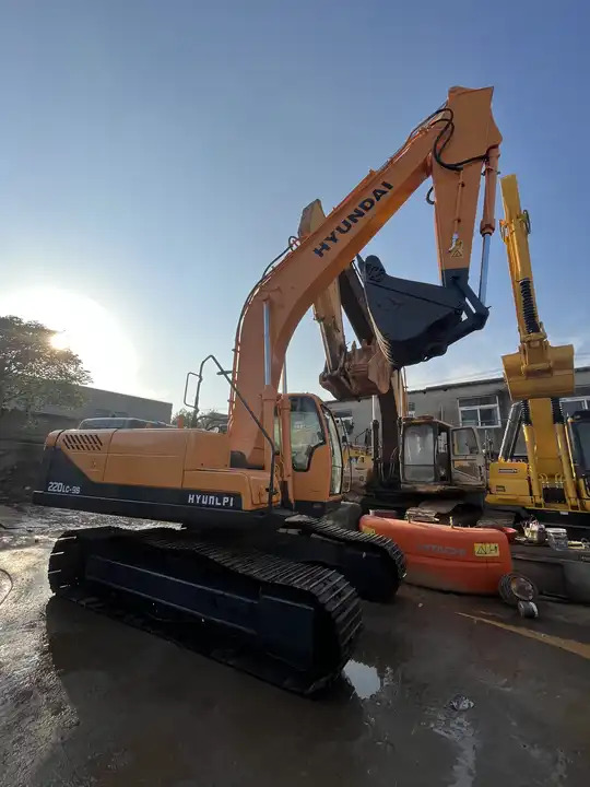 Hyundai 220-9 Used Excavator,Heavy-duty Original Korea Hyundai 220lc-9s,22t Excavator For Sale in Shanghai - Гусеничний екскаватор: фото 4 Hyundai 220-9 Used Excavator,Heavy-duty Original Korea Hyundai 220lc-9s,22t Excavator For Sale in Shanghai - Гусеничний екскаватор: фото 4
